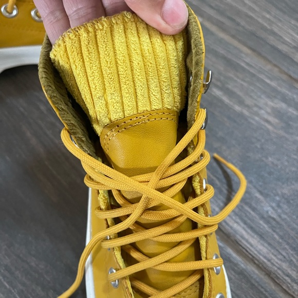 Converse leather yellow boots like new! - Picture 6 of 7
